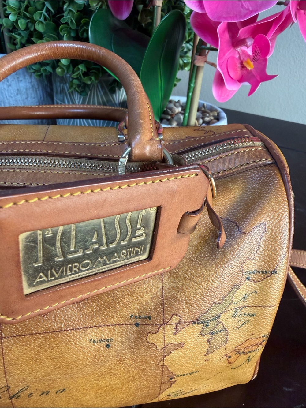 Alviero Martini World Map bag - Picture 10 of 13